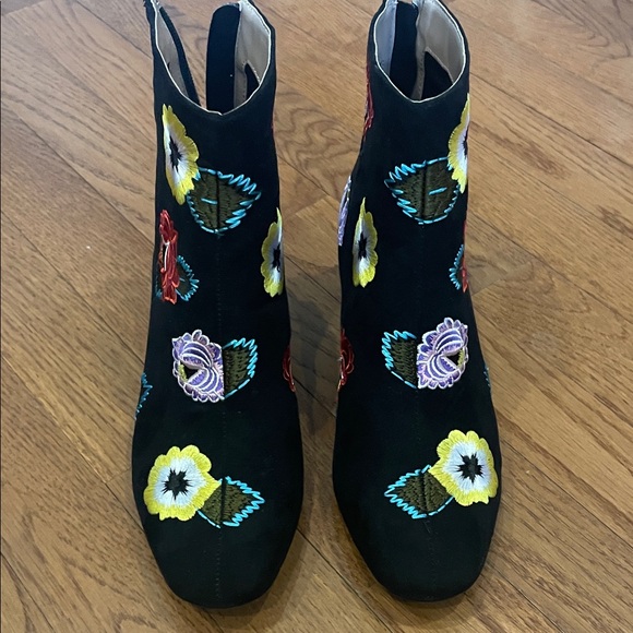 Betsey Johnson Black Ankle Boots with Colorful Floral Embroidery - Picture 5 of 8